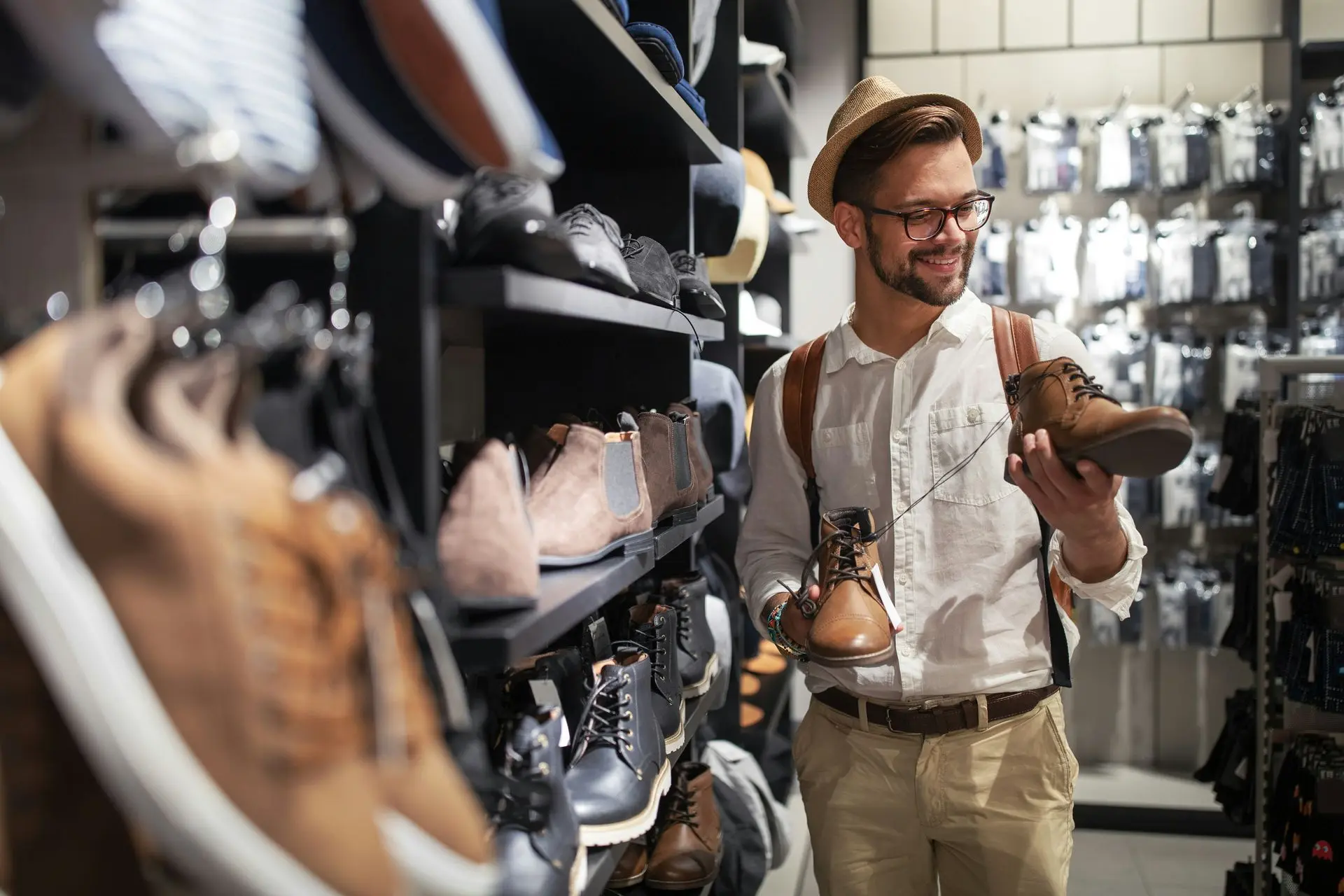 From Online Success to Brick-and-Mortar Expansion From Online Success to Brick-and-Mortar Expansion